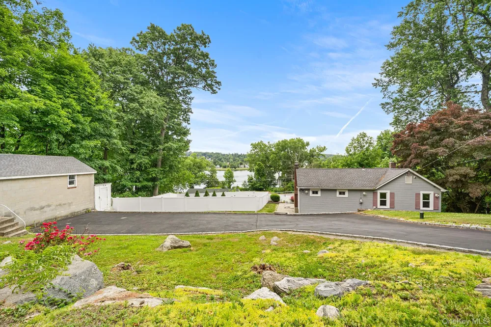 10 Holland Drive Carmel, NY 10512
