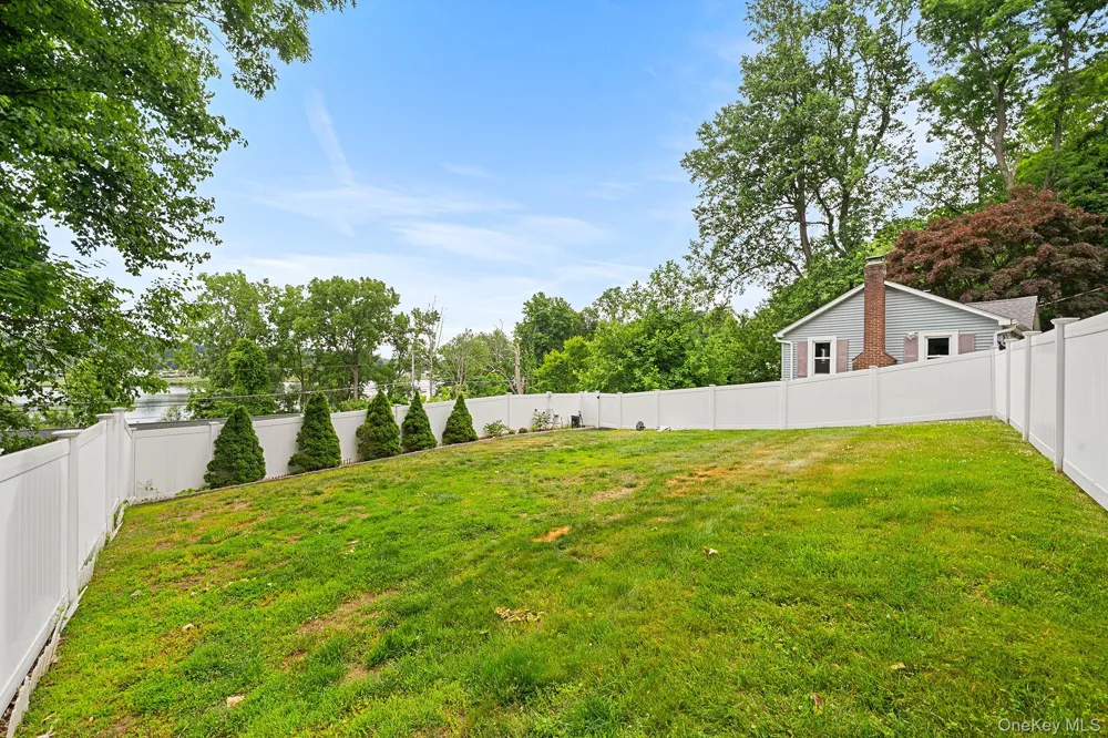 10 Holland Drive Carmel, NY 10512
