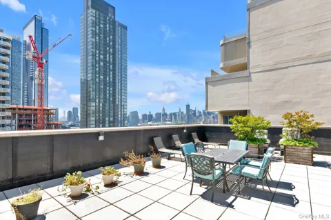 24-15 Queens Plaza N #6B