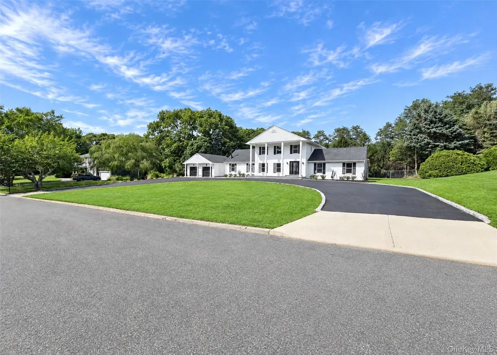 19 Victoria Lane Manorville, NY 11949
