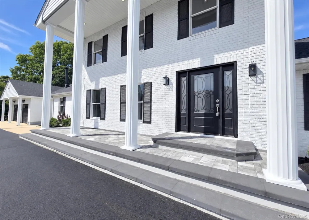 19 Victoria Lane Manorville, NY 11949