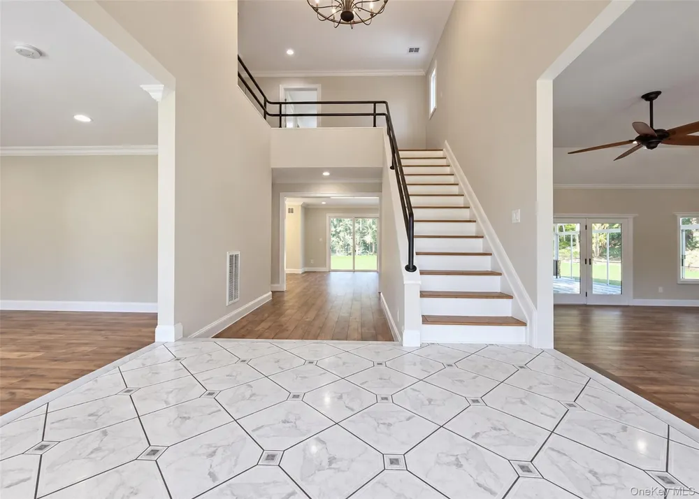 19 Victoria Lane Manorville, NY 11949
