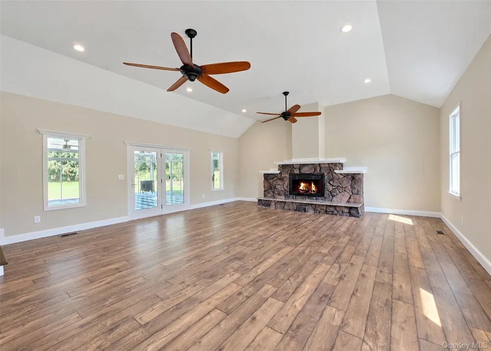 19 Victoria Lane Manorville, NY 11949