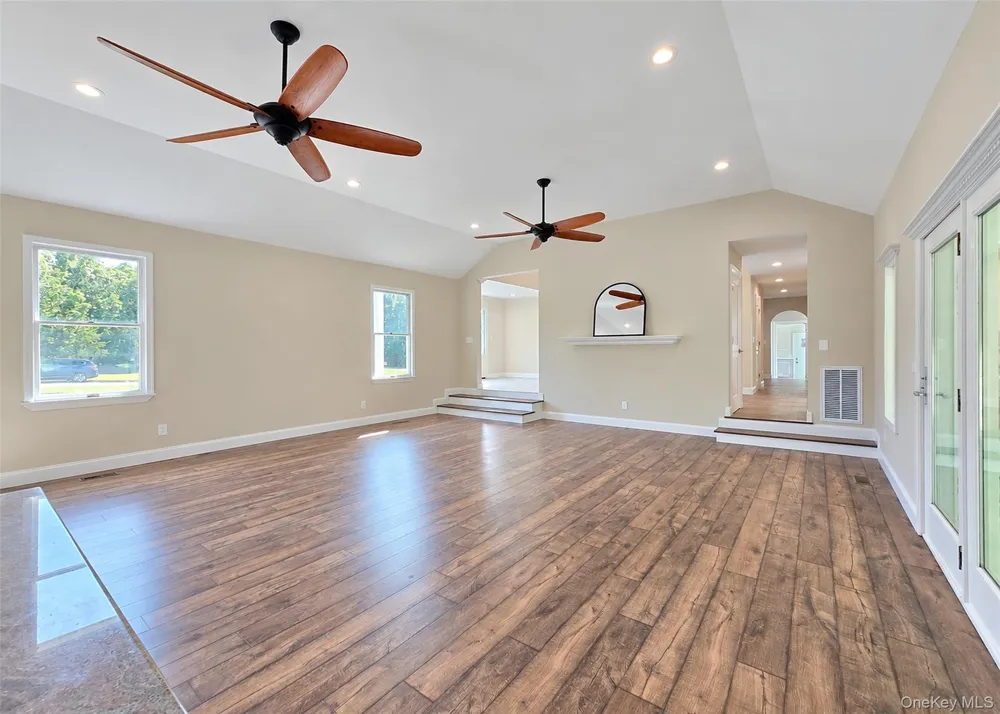 19 Victoria Lane Manorville, NY 11949