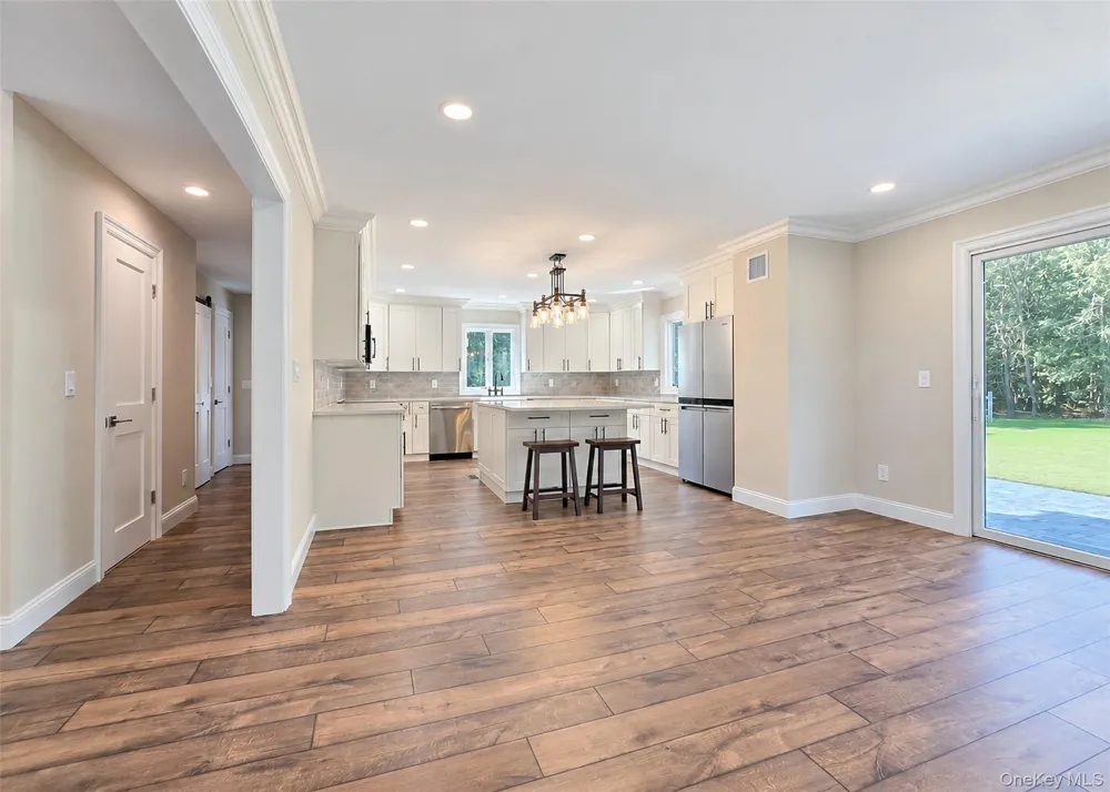 19 Victoria Lane Manorville, NY 11949