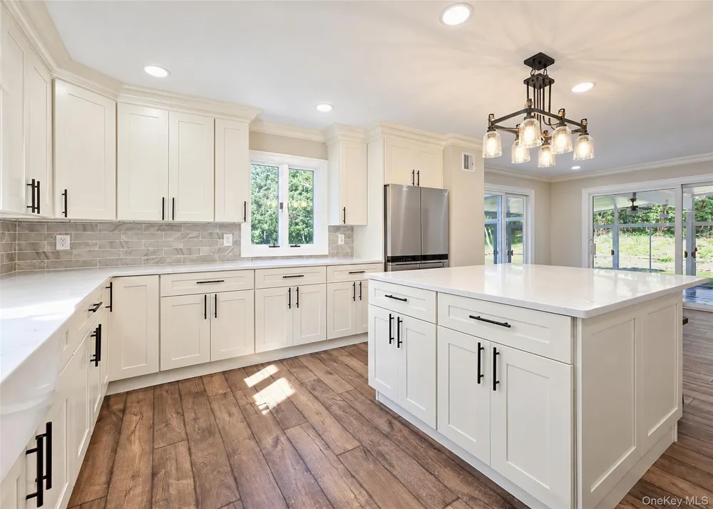 19 Victoria Lane Manorville, NY 11949