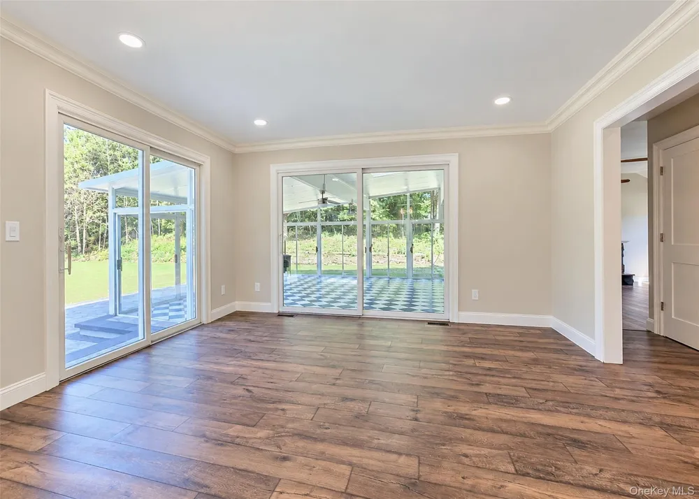 19 Victoria Lane Manorville, NY 11949