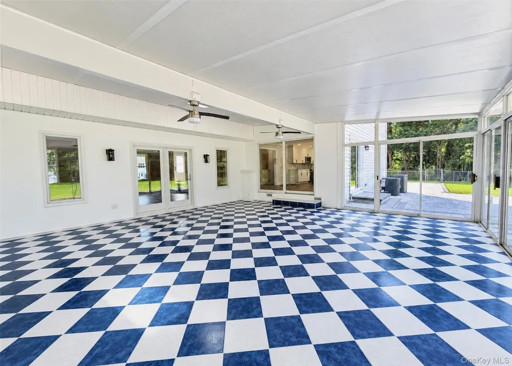 19 Victoria Lane Manorville, NY 11949