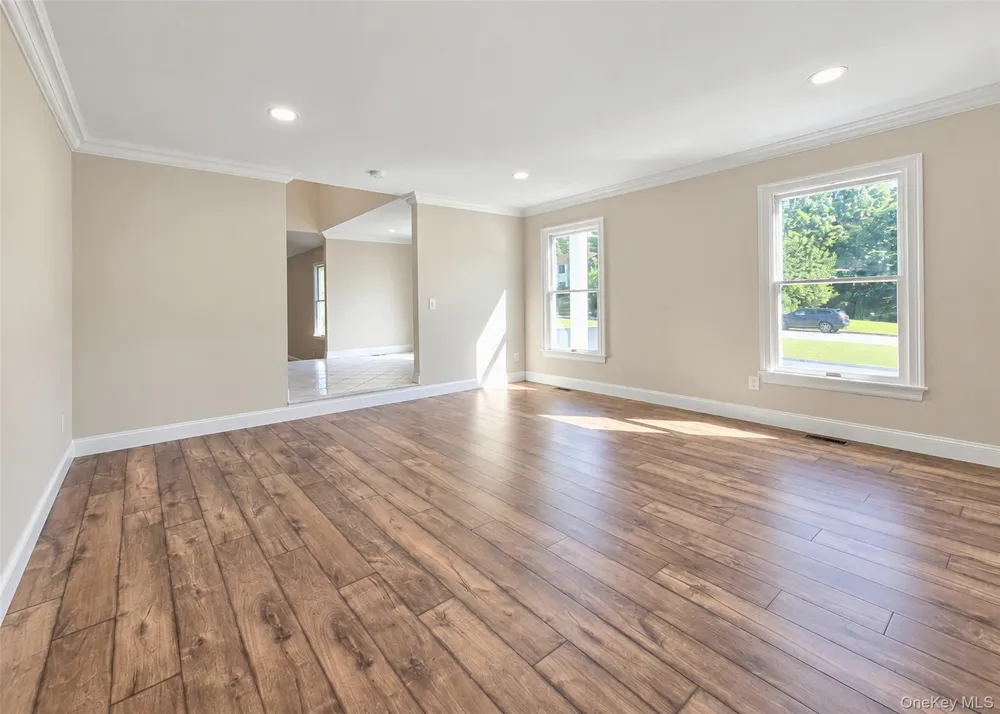 19 Victoria Lane Manorville, NY 11949
