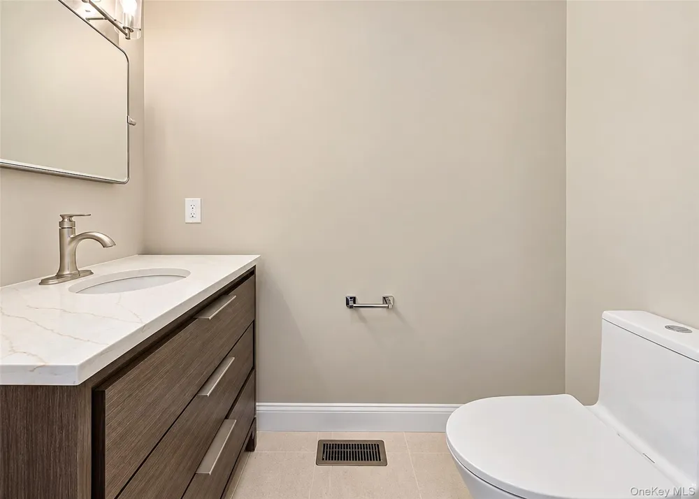 19 Victoria Lane Manorville, NY 11949