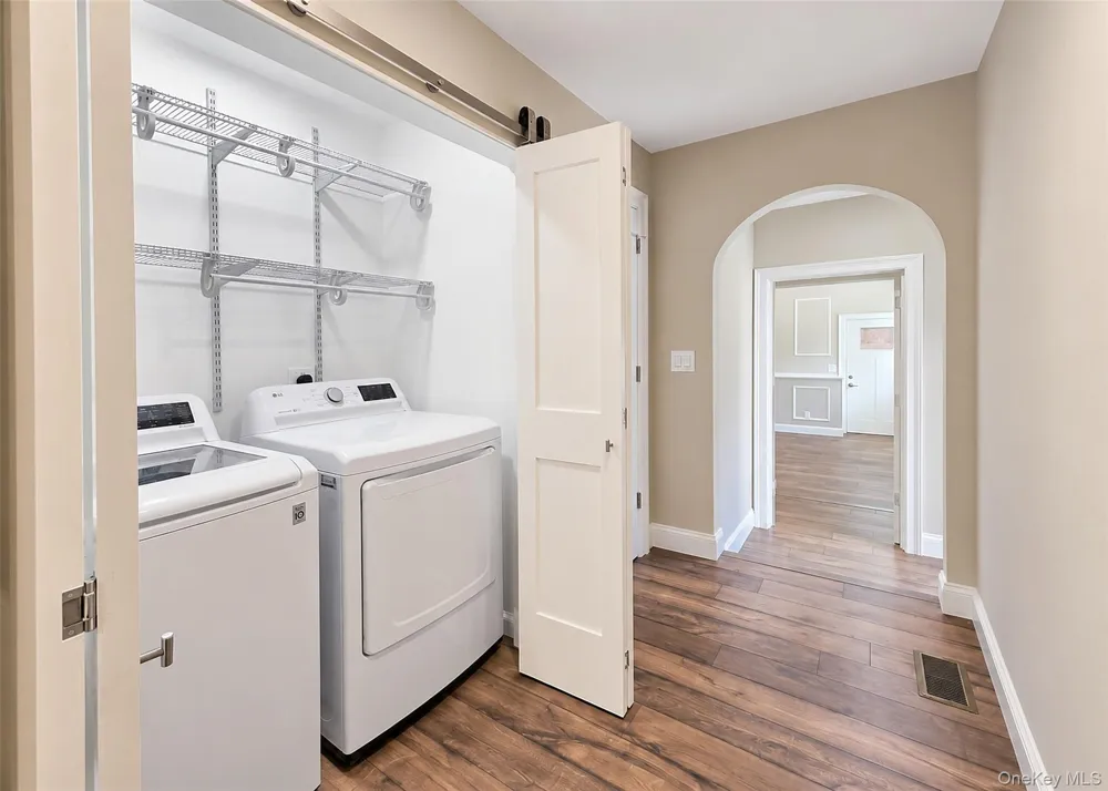 19 Victoria Lane Manorville, NY 11949