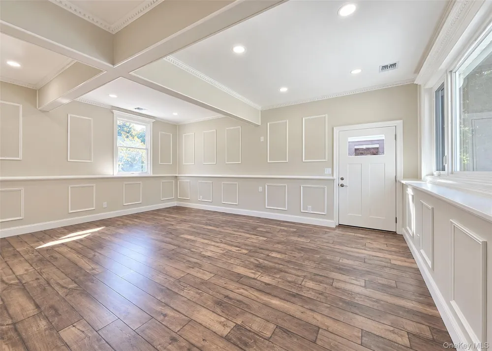 19 Victoria Lane Manorville, NY 11949