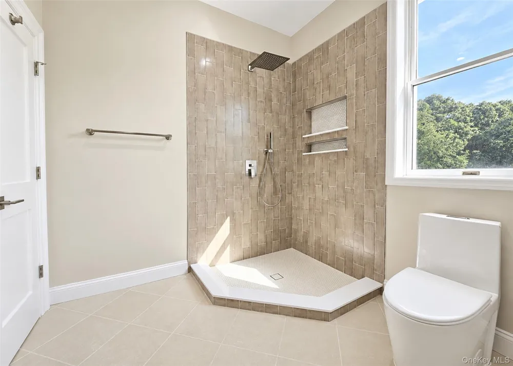 19 Victoria Lane Manorville, NY 11949