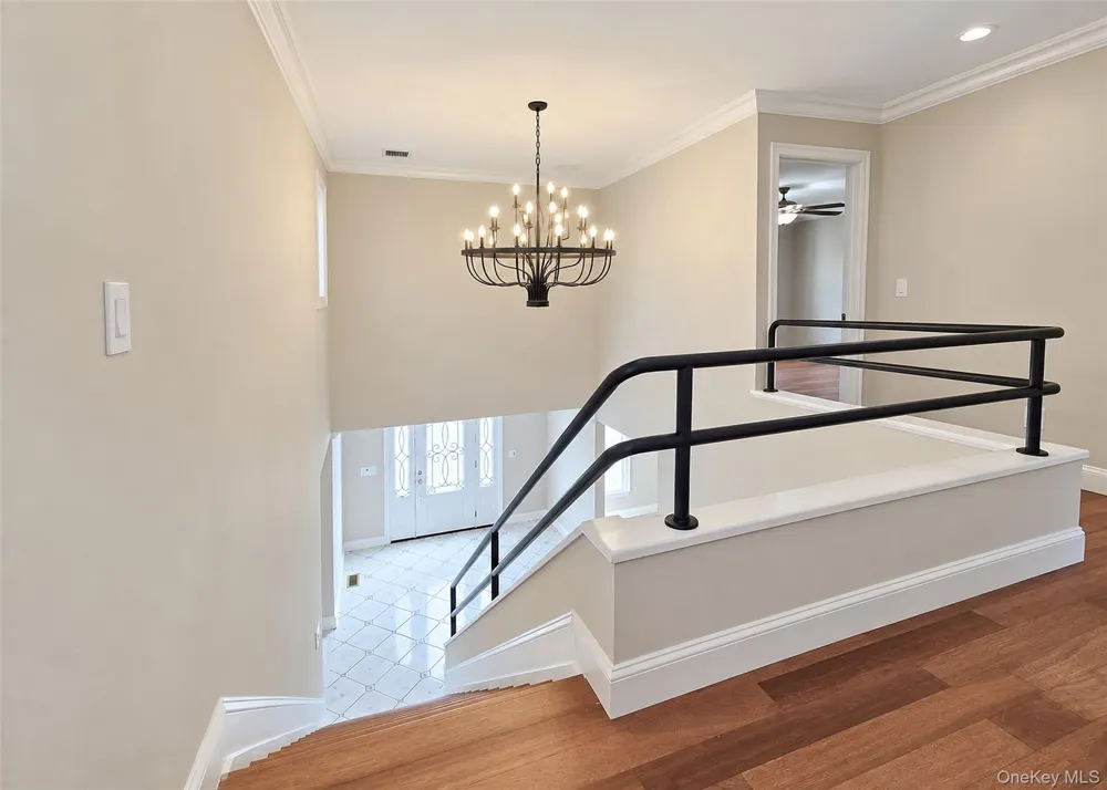 19 Victoria Lane Manorville, NY 11949