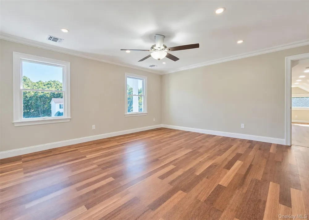 19 Victoria Lane Manorville, NY 11949
