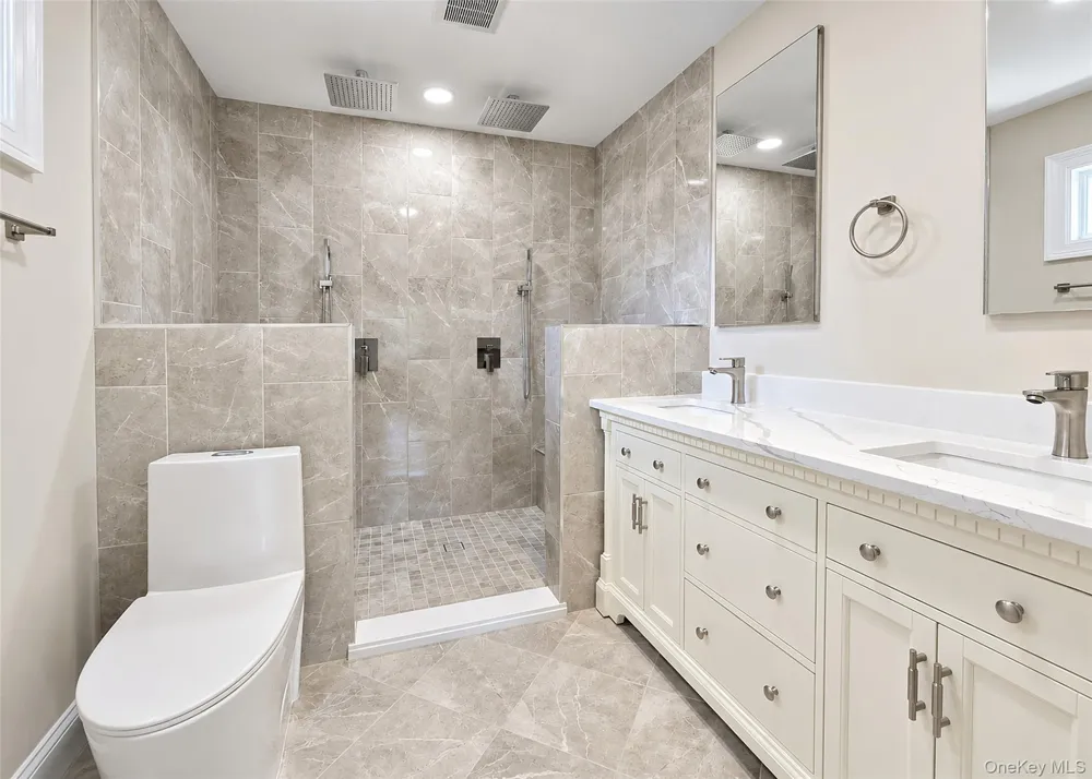 19 Victoria Lane Manorville, NY 11949