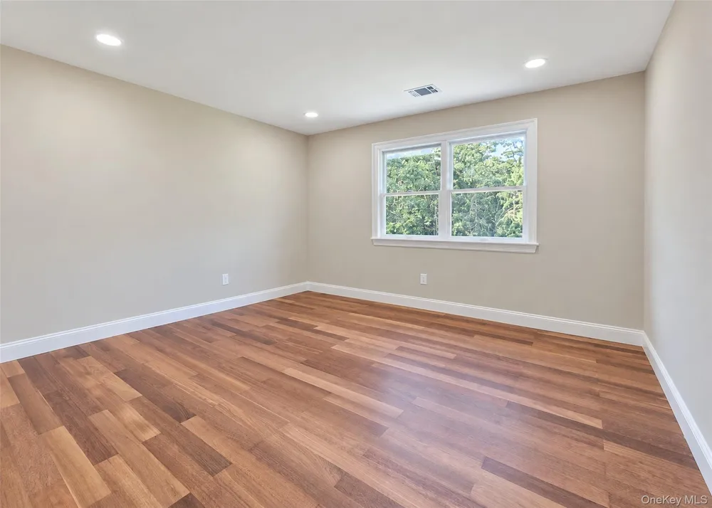 19 Victoria Lane Manorville, NY 11949