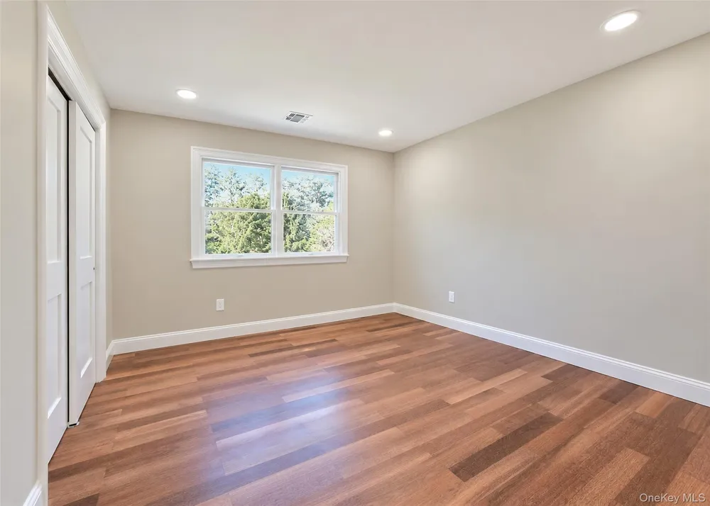 19 Victoria Lane Manorville, NY 11949