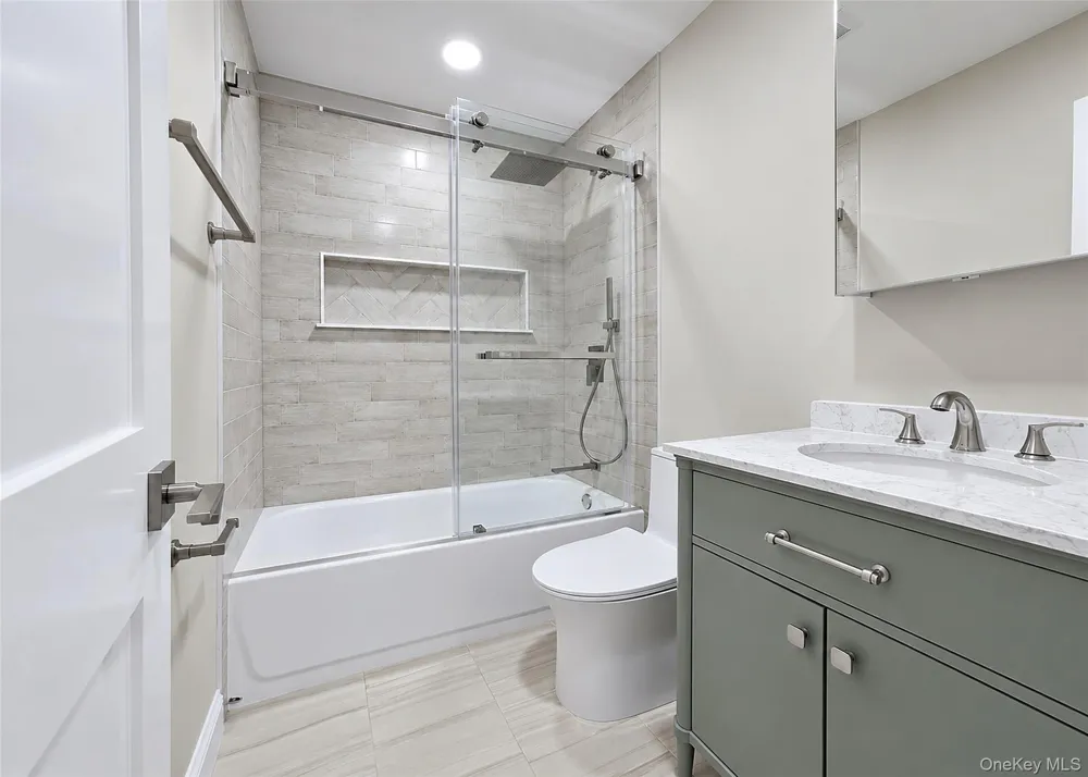 19 Victoria Lane Manorville, NY 11949