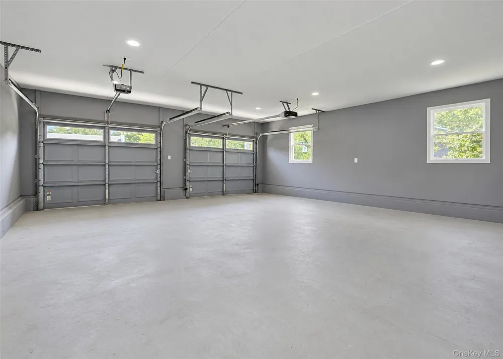 19 Victoria Lane Manorville, NY 11949