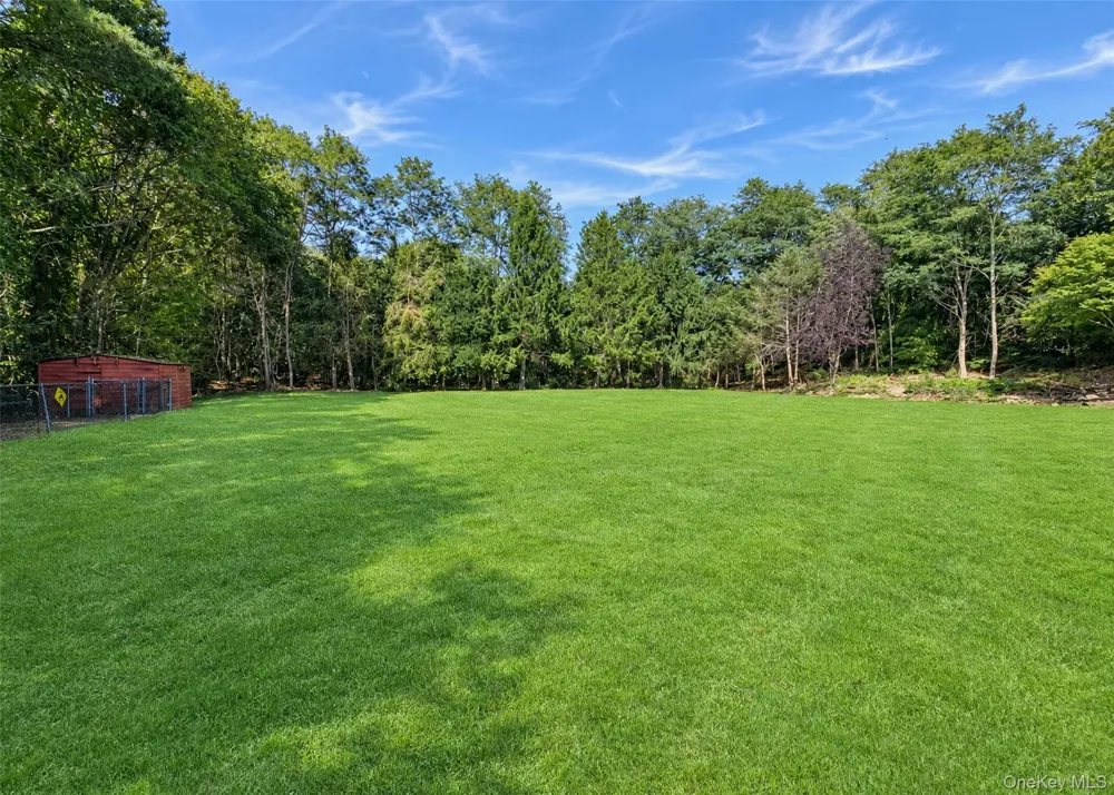 19 Victoria Lane Manorville, NY 11949
