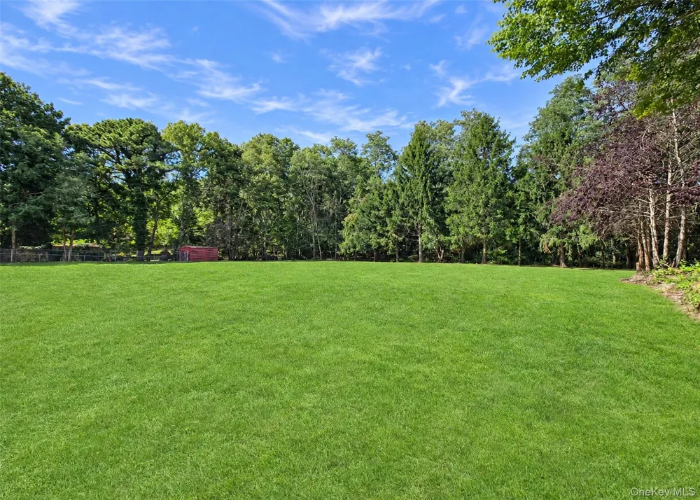 19 Victoria Lane Manorville, NY 11949
