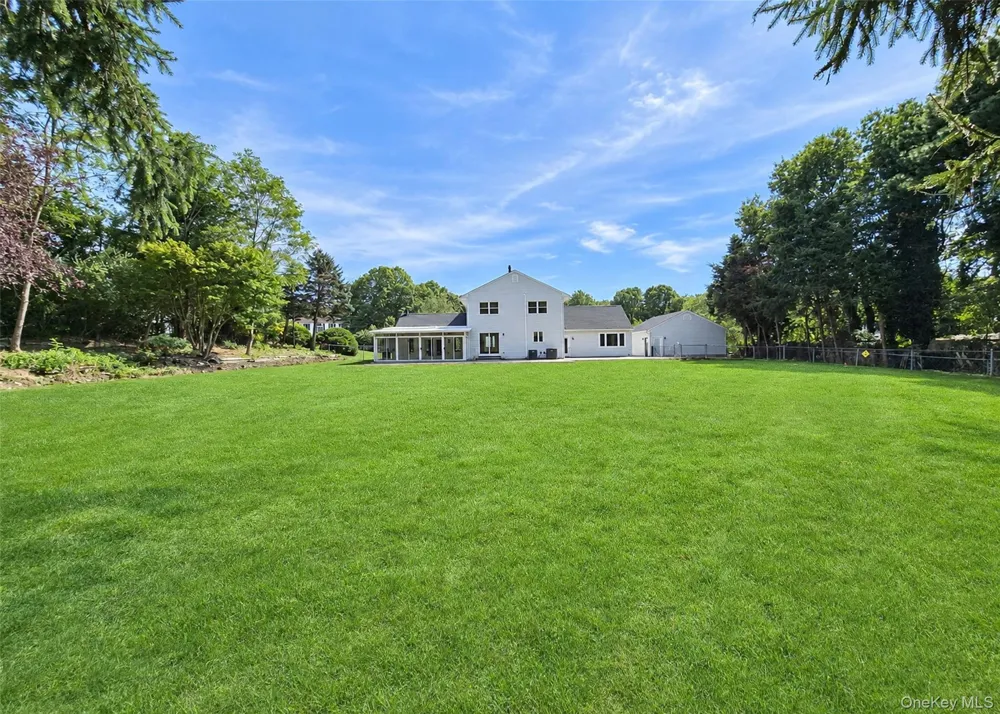 19 Victoria Lane Manorville, NY 11949