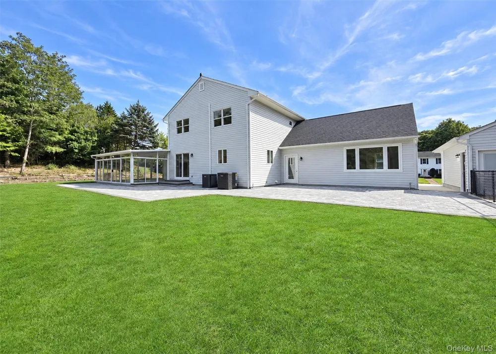 19 Victoria Lane Manorville, NY 11949