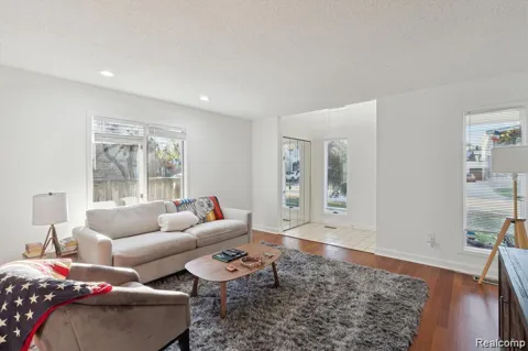 677 E Lincoln Street #4