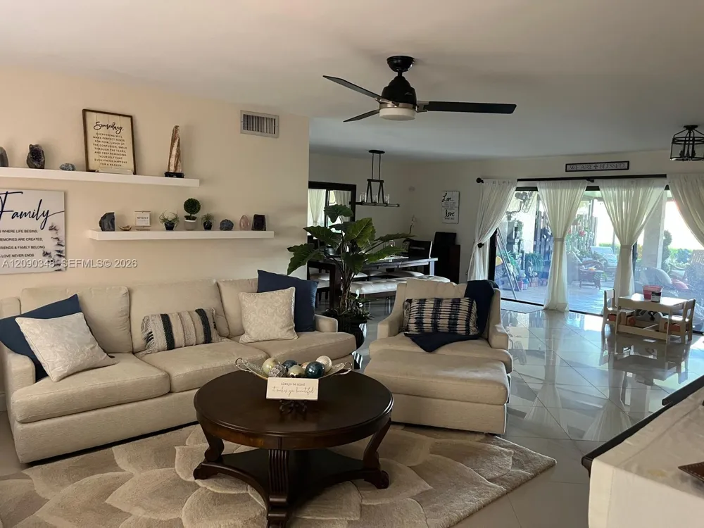 19505 E Lake Dr Hialeah, FL 33015