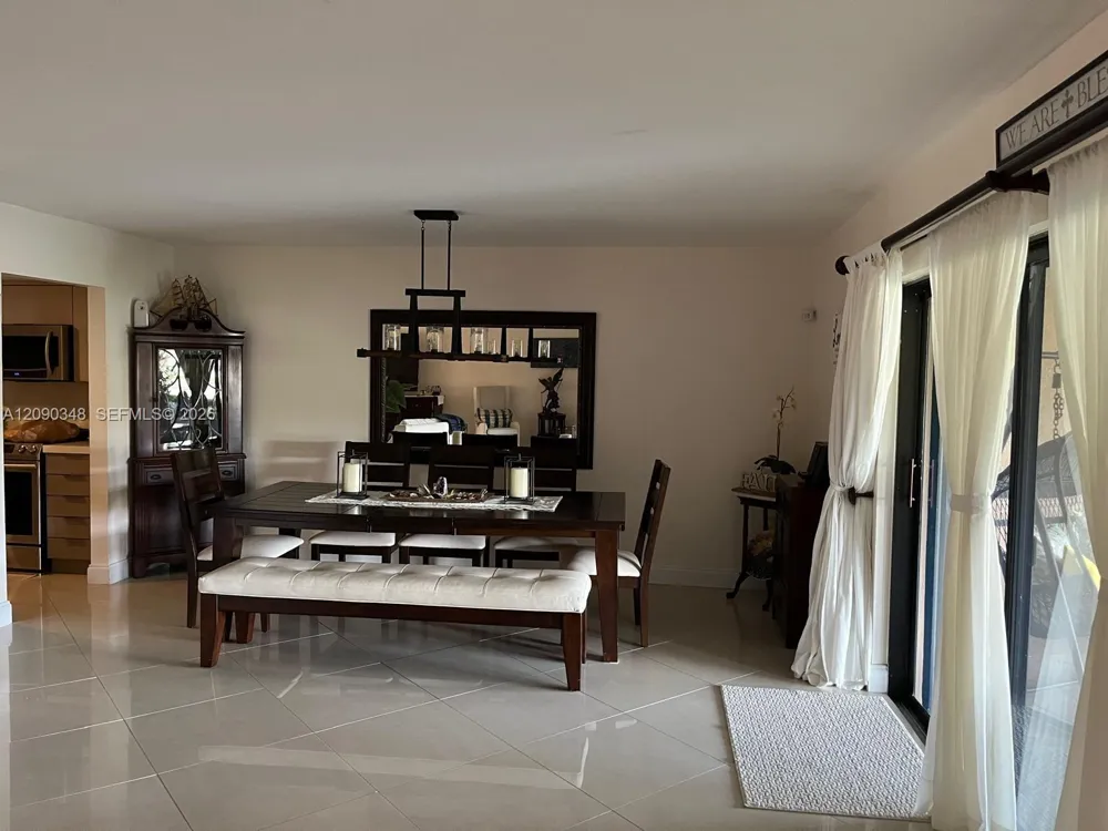 19505 E Lake Dr Hialeah, FL 33015