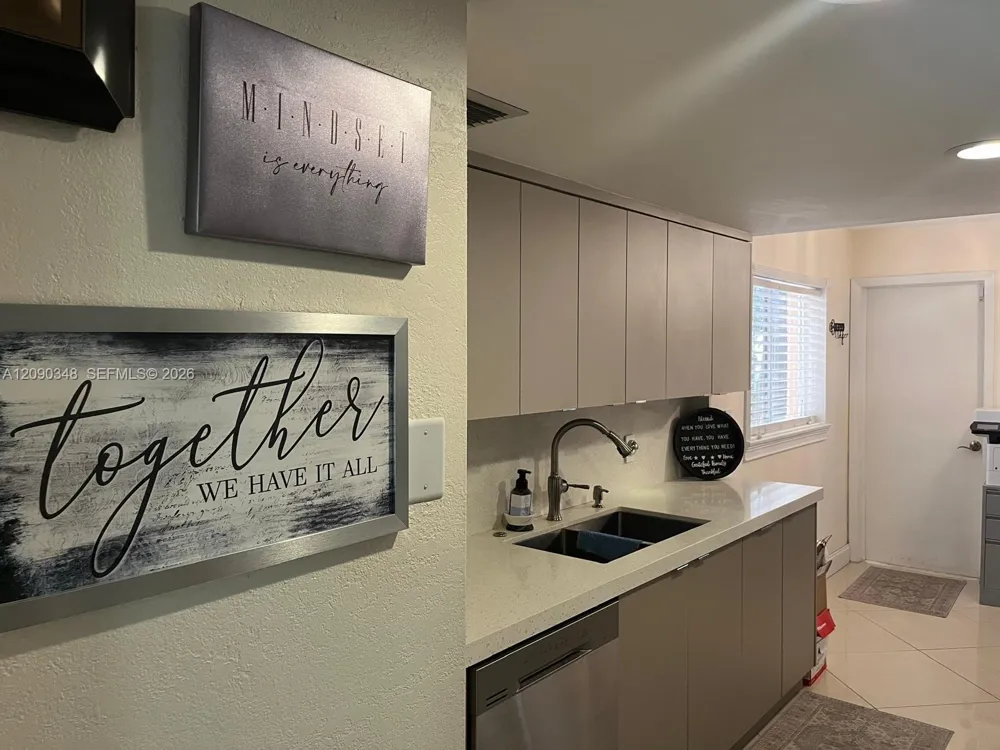19505 E Lake Dr Hialeah, FL 33015
