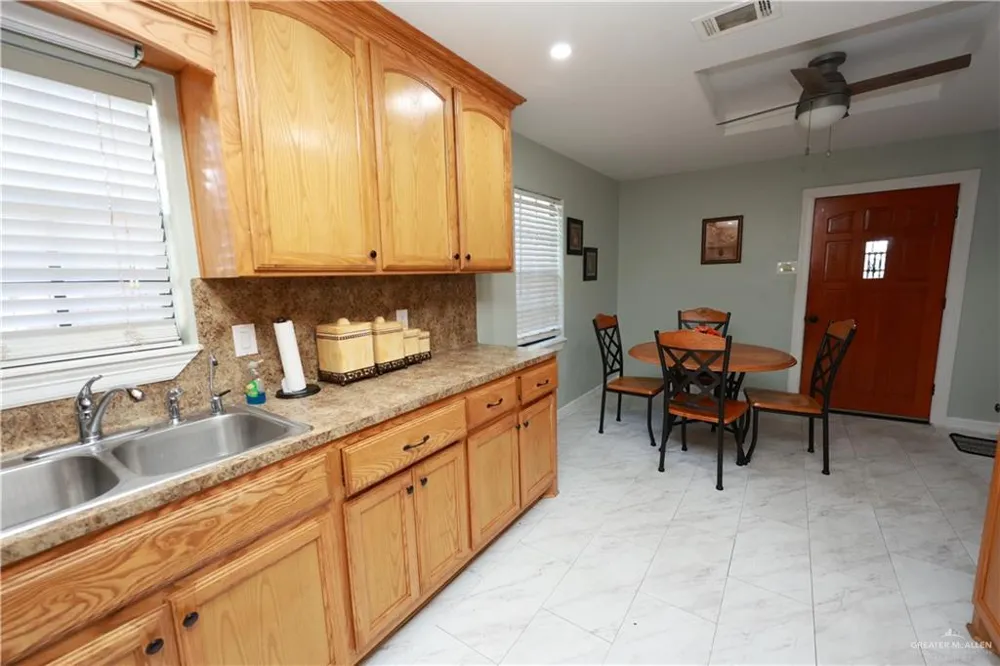 124 S Sinclair Avenue Weslaco, TX 78596