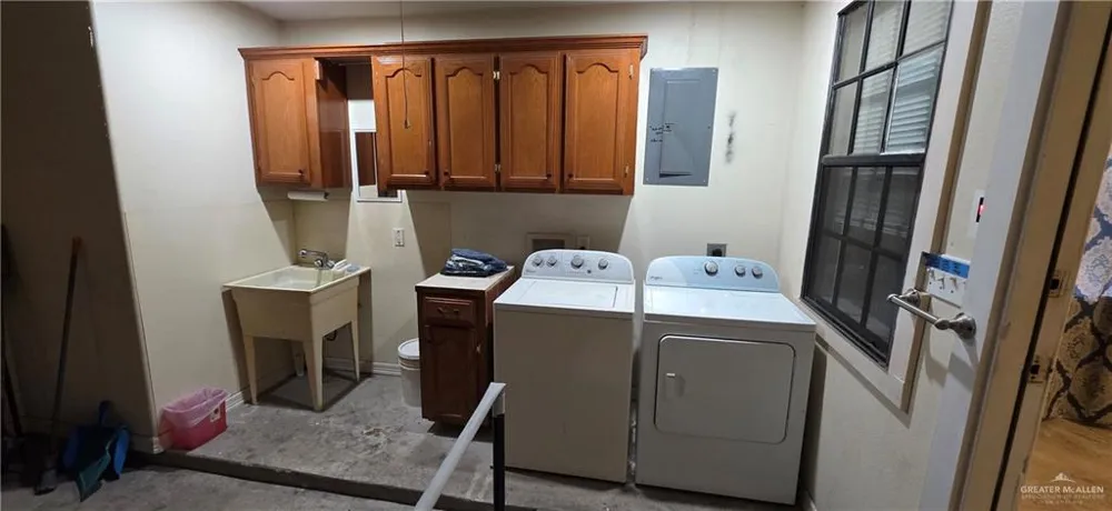 124 S Sinclair Avenue Weslaco, TX 78596