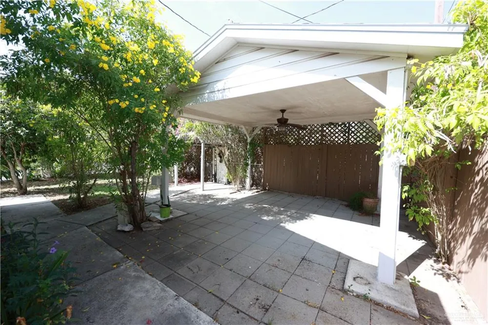124 S Sinclair Avenue Weslaco, TX 78596