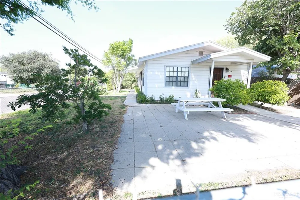 124 S Sinclair Avenue Weslaco, TX 78596