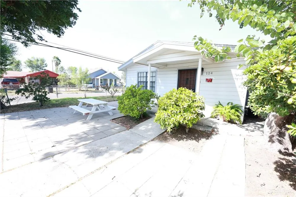 124 S Sinclair Avenue Weslaco, TX 78596