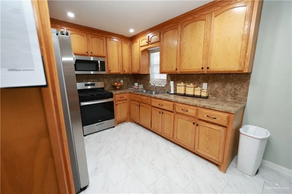 124 S Sinclair Avenue Weslaco, TX 78596