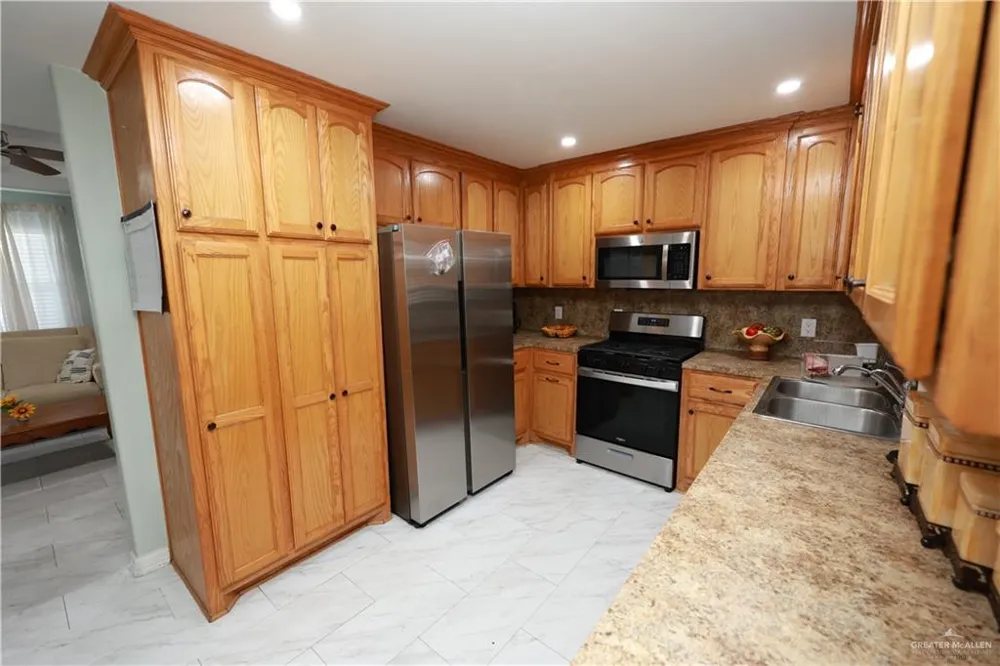 124 S Sinclair Avenue Weslaco, TX 78596