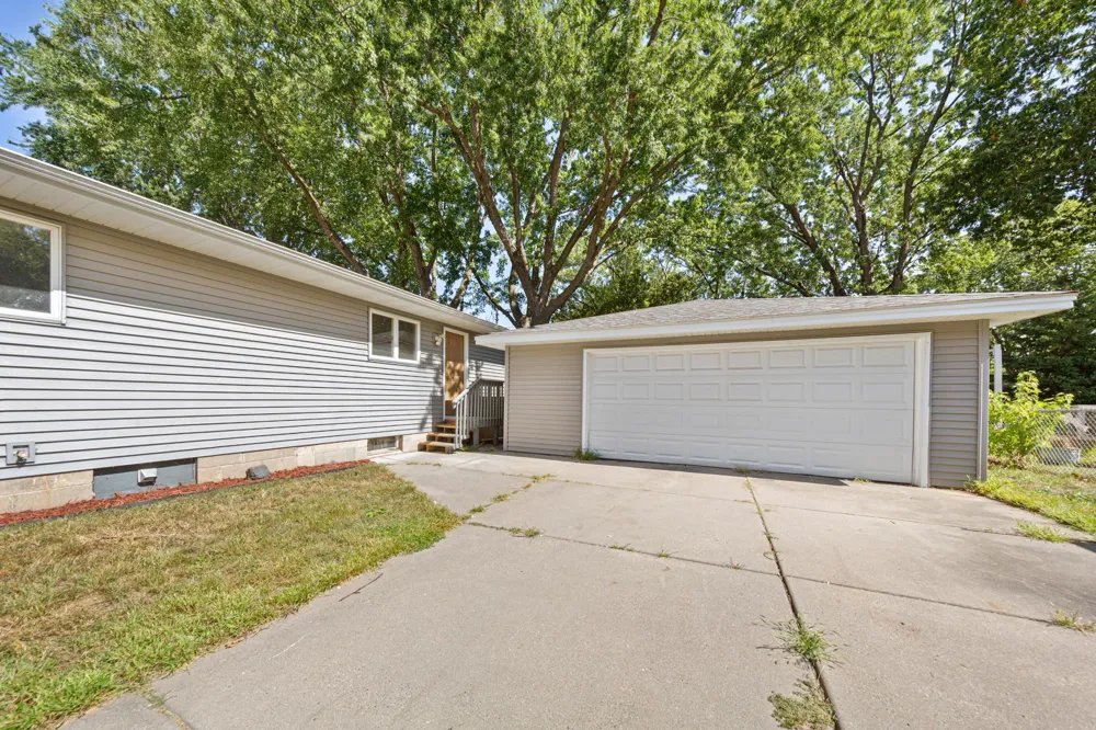 4242 Limestone Drive Eagan, MN 55122