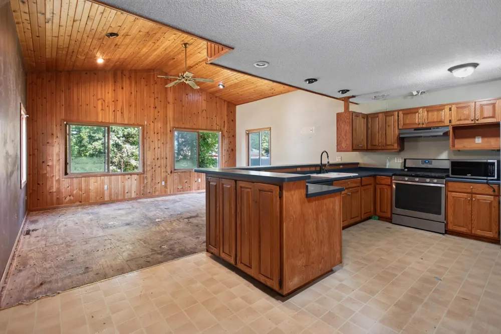 1699 Oakwood Drive Shoreview, MN 55126