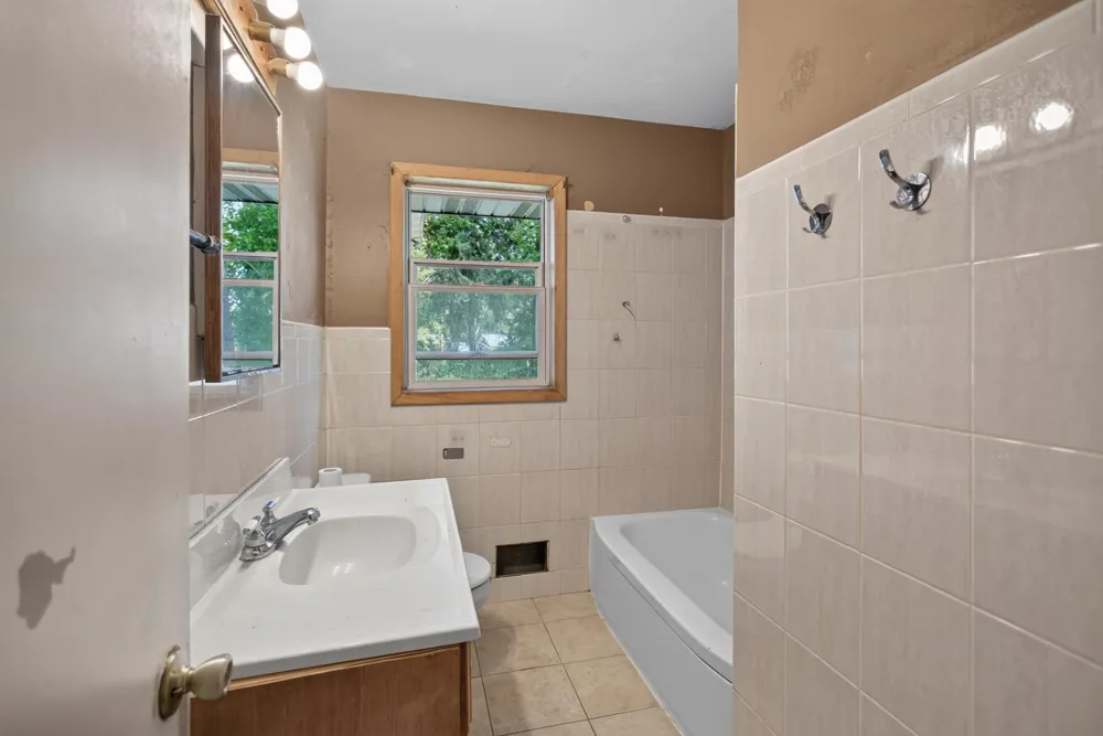 1699 Oakwood Drive Shoreview, MN 55126