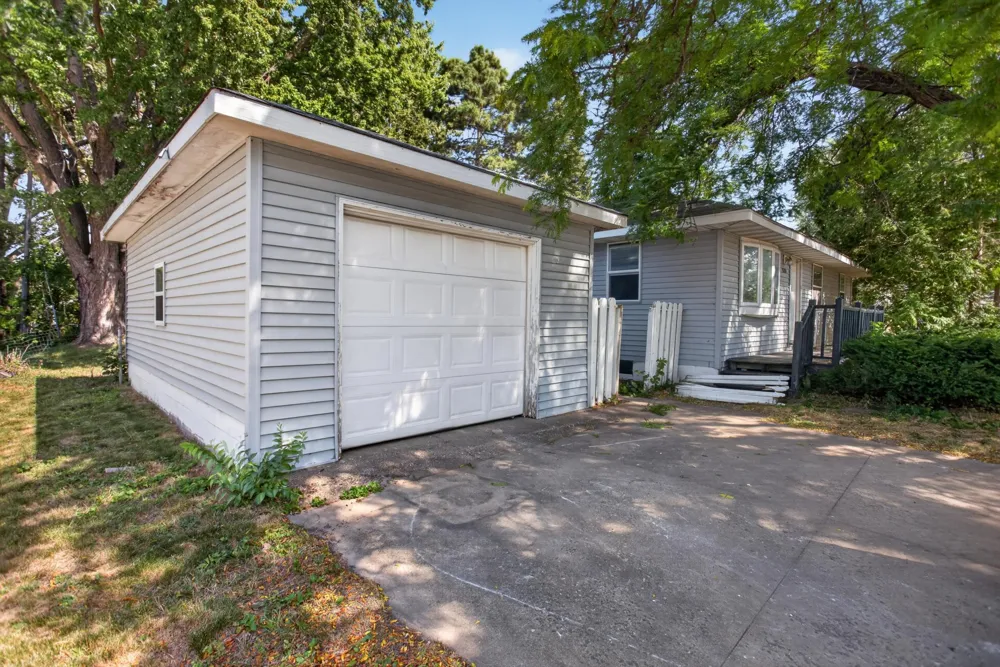 1699 Oakwood Drive Shoreview, MN 55126