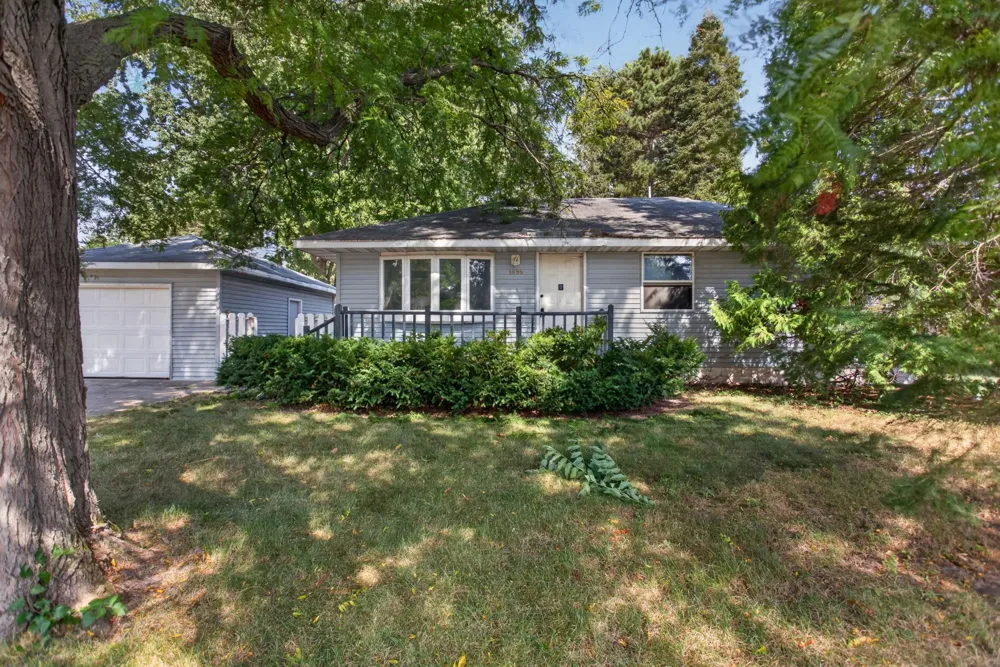 1699 Oakwood Drive Shoreview, MN 55126