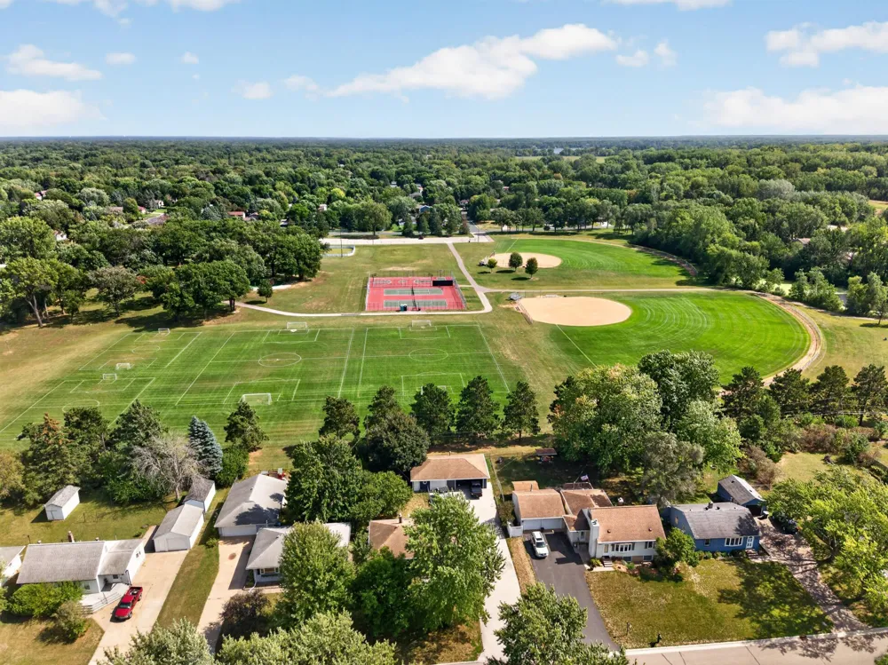 1699 Oakwood Drive Shoreview, MN 55126