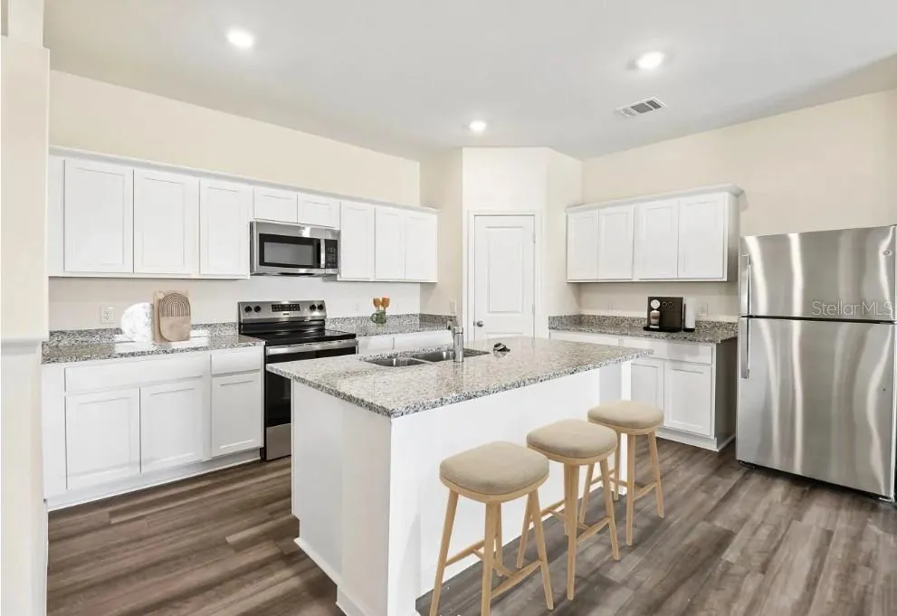 11231 ARNOLD LOOP San Antonio, FL 33576