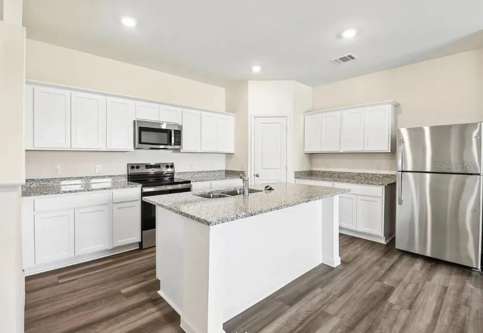 11231 ARNOLD LOOP San Antonio, FL 33576