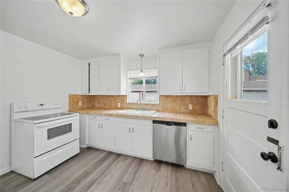 1443 Jasmine Denver, CO 80220