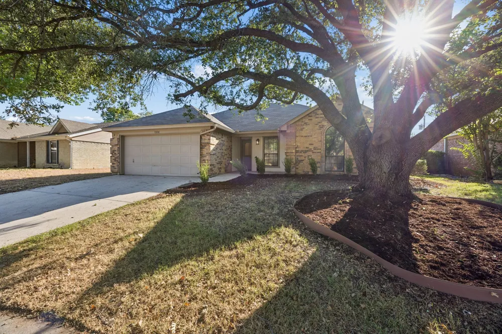 7208 Meadowbrook Drive Watauga, TX 76148