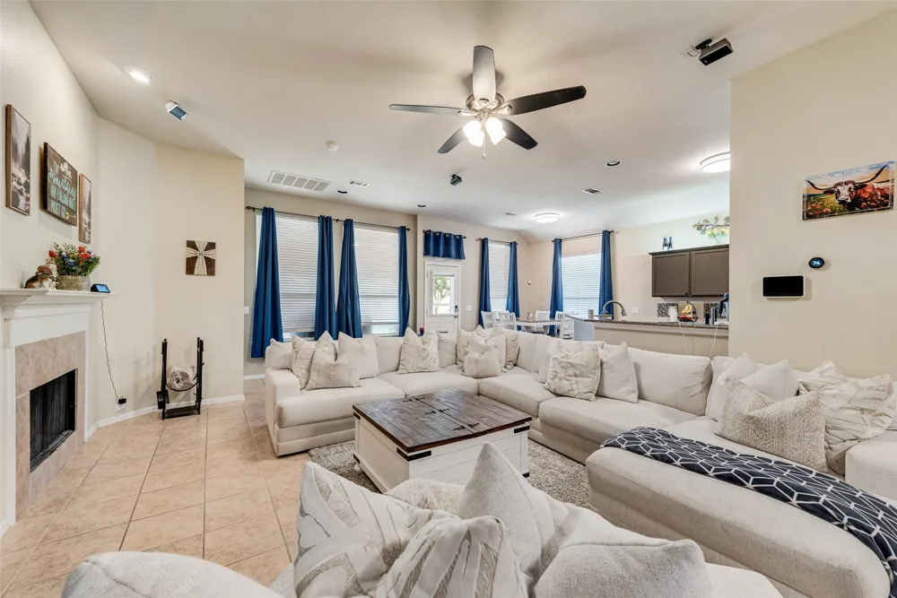 910 Elk Horn Drive Midlothian, TX 76065